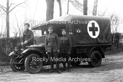 Lse wwi ambulance with 3 - lse-40,